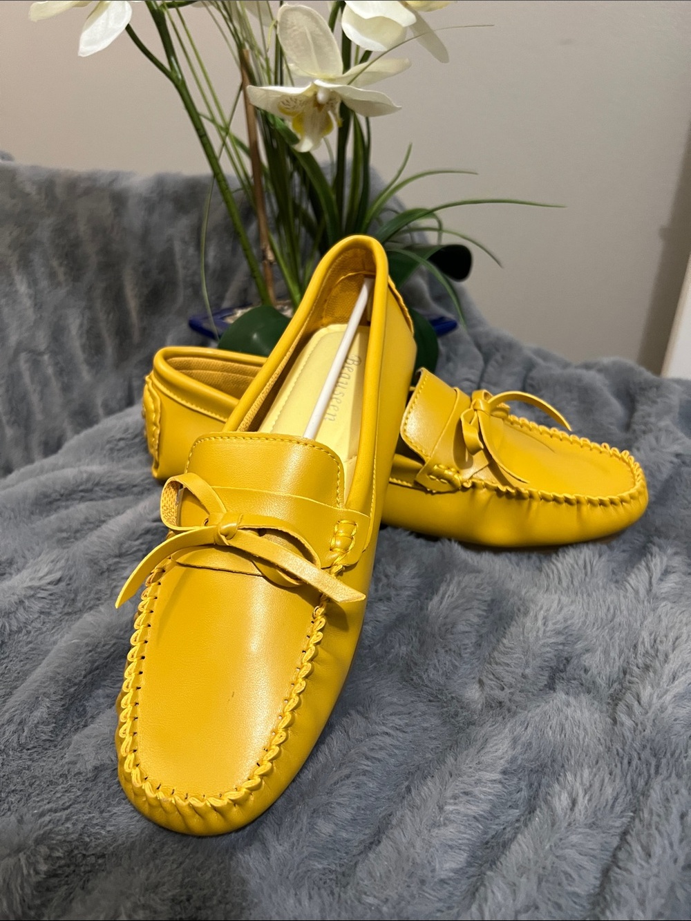 Beauseen Women's Yellow Leather Bow Moccasin Loafers NWOT retail $45